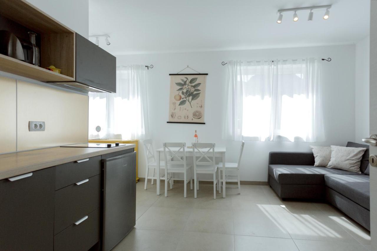 Apartments Ivica โอมิช ภายนอก รูปภาพ