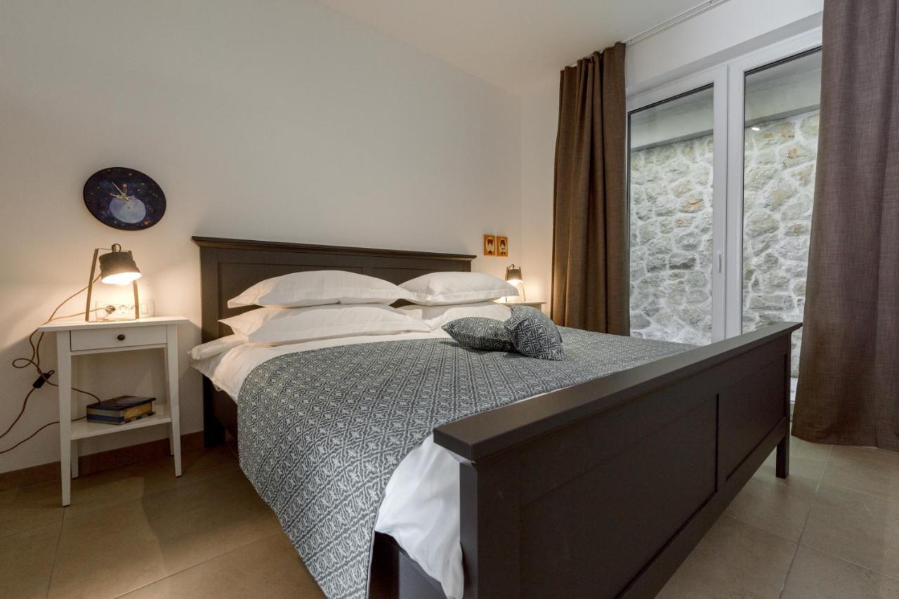 Apartments Ivica โอมิช ภายนอก รูปภาพ