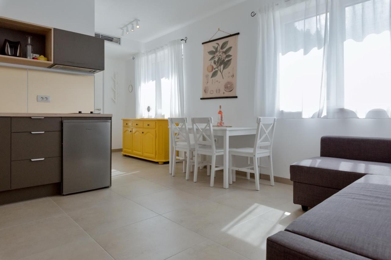 Apartments Ivica โอมิช ภายนอก รูปภาพ